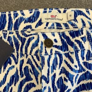 Vineyard Vines skinny jeans in blue white zebra 10